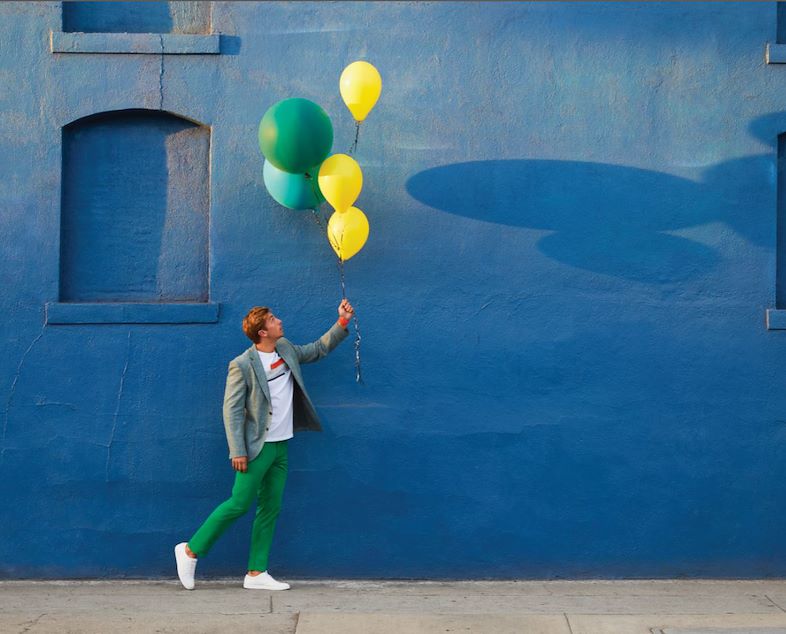 model-with-balloon.jpg